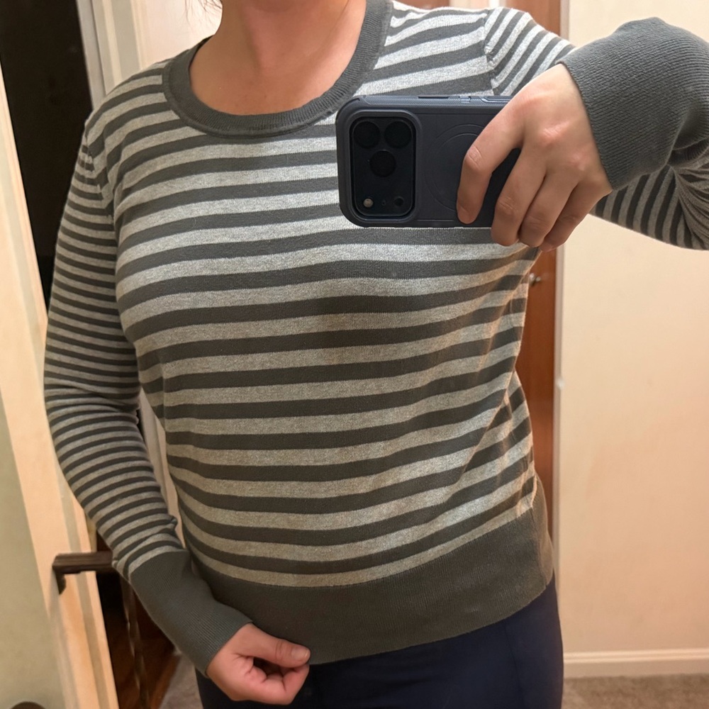 Gap women’s large sweater